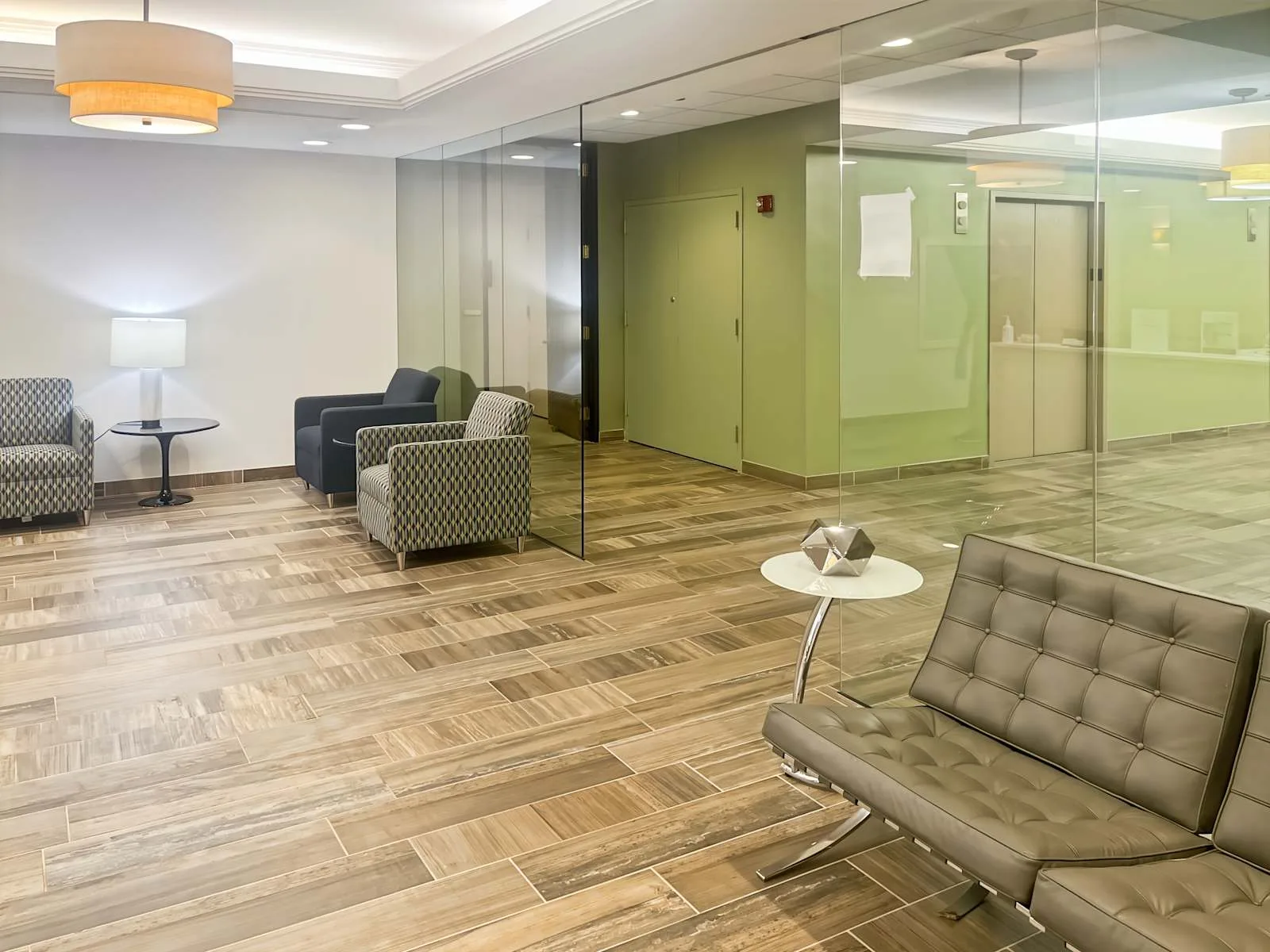 Regus IL, Chicago - 125 South Wacker, Lounge, Chicago, IL