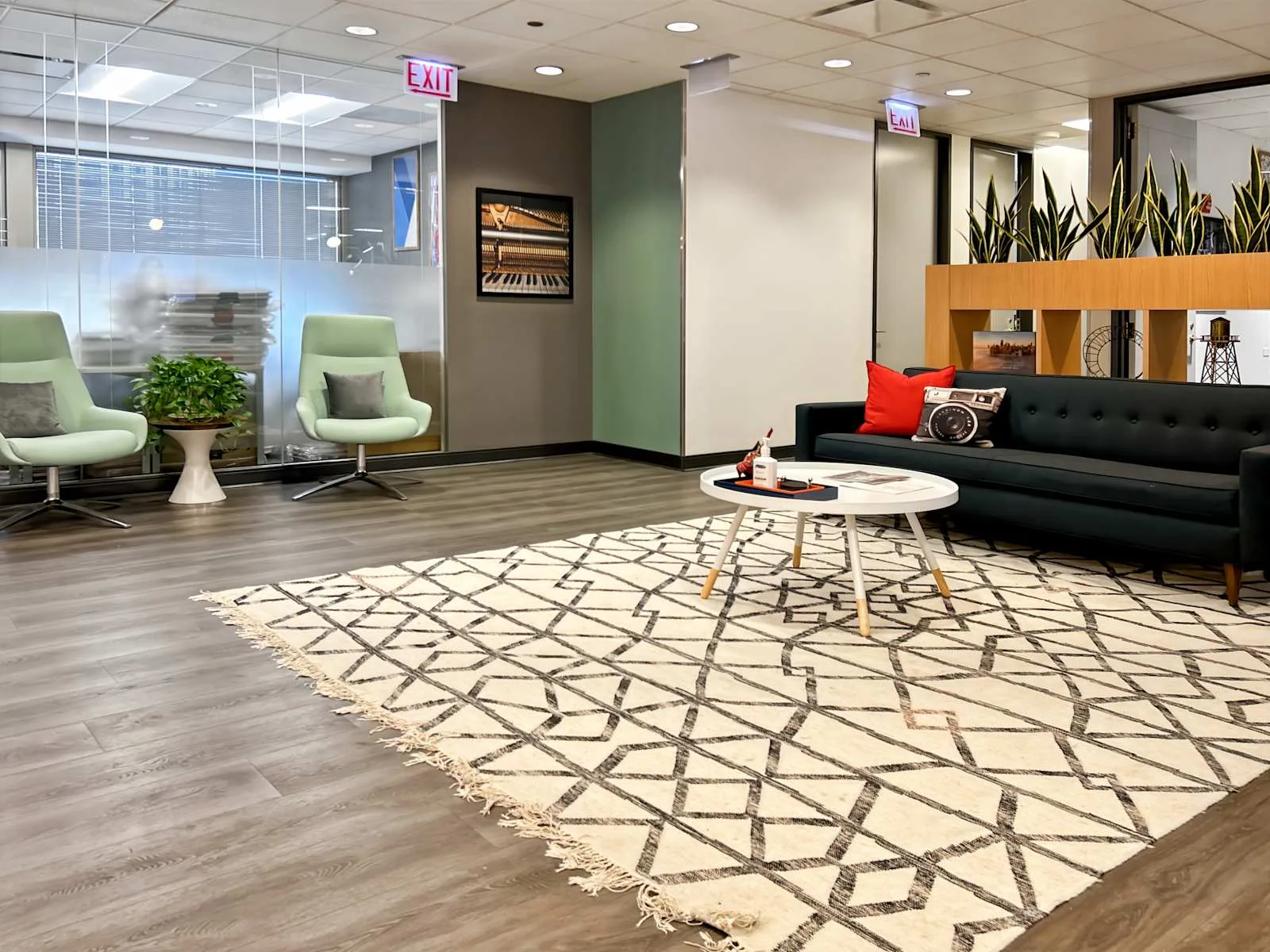 Regus IL, Chicago - 401 North Michigan, Lounge, Chicago, IL