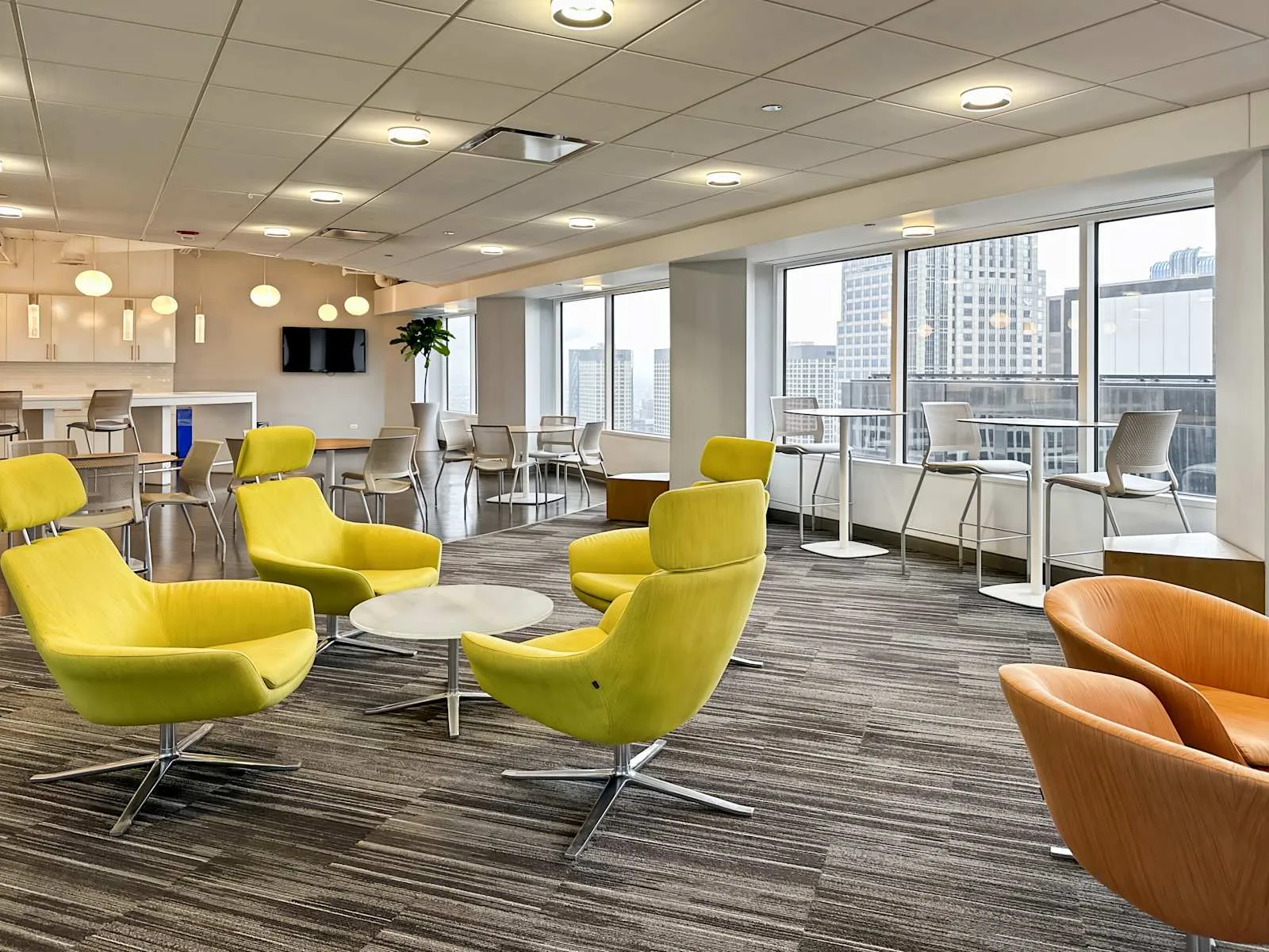 Regus IL, Chicago-CBD - West Loop 200 S. Wacker, Lounge, Chicago, IL