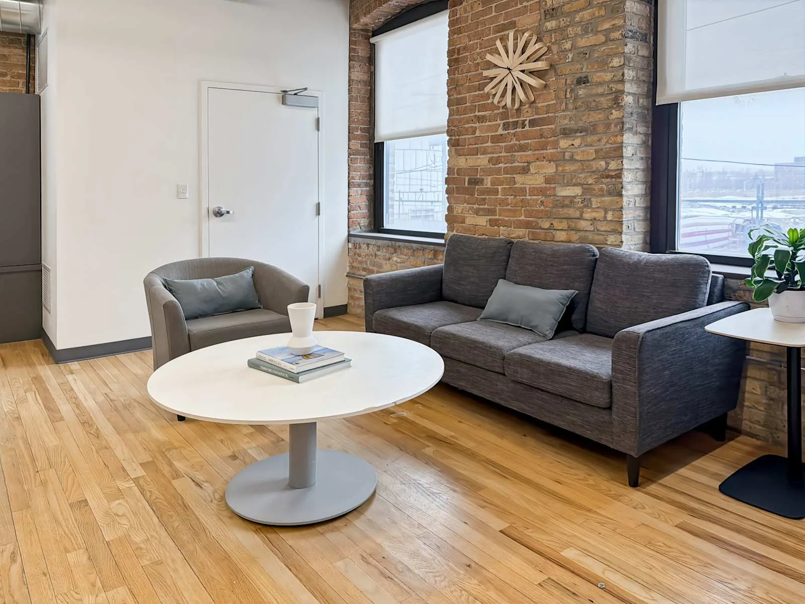 Regus IL, Chicago - Goose Island, Lounge, Chicago, IL