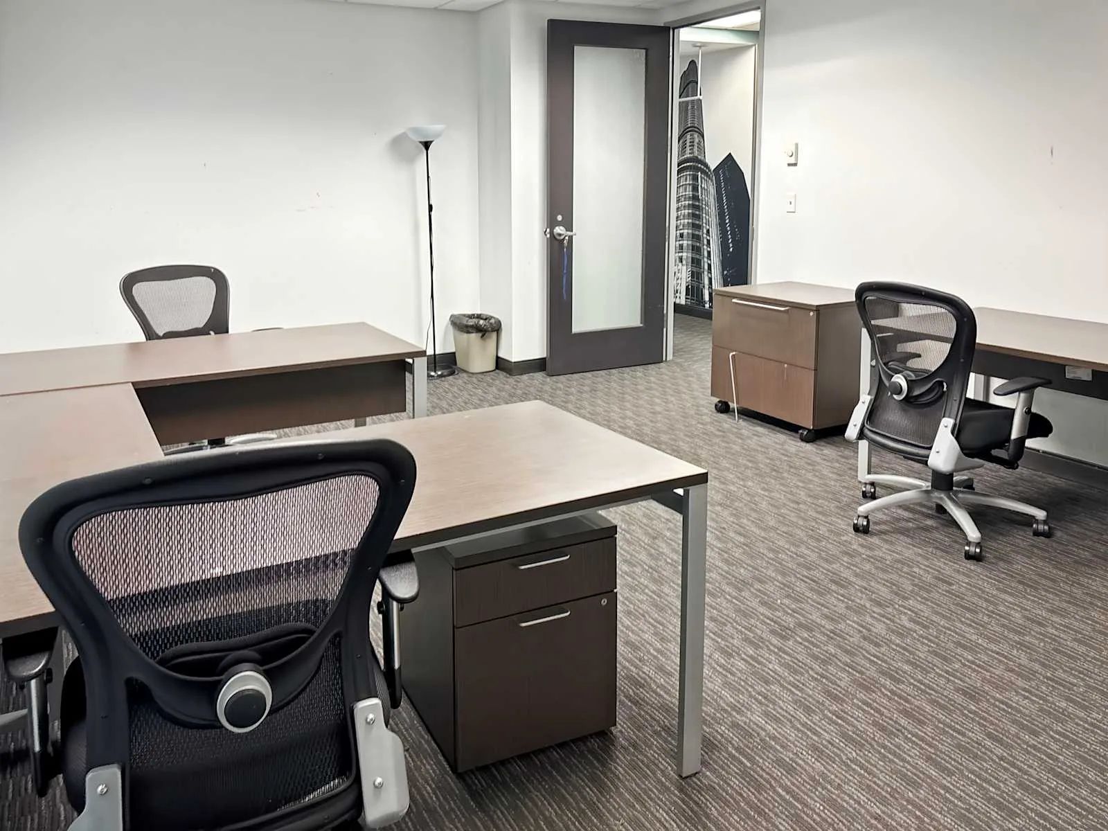 Regus IL, Chicago - Hyde Park, Private office, 3 desks, Chicago, IL