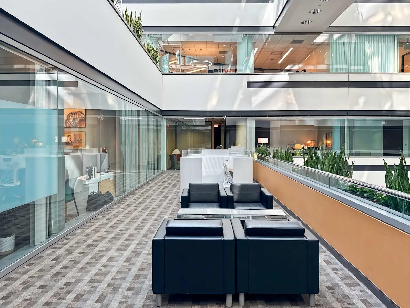 Regus IL, Chicago - North LaSalle, Lounge, Chicago, IL