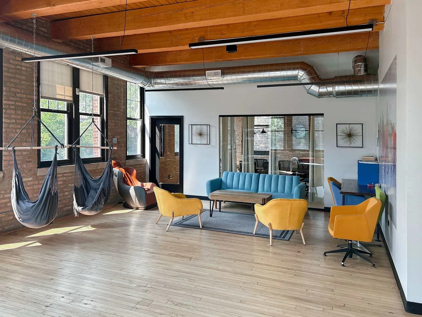 Regus IL, Chicago - Ravenswood Ave, Lounge, Chicago, IL