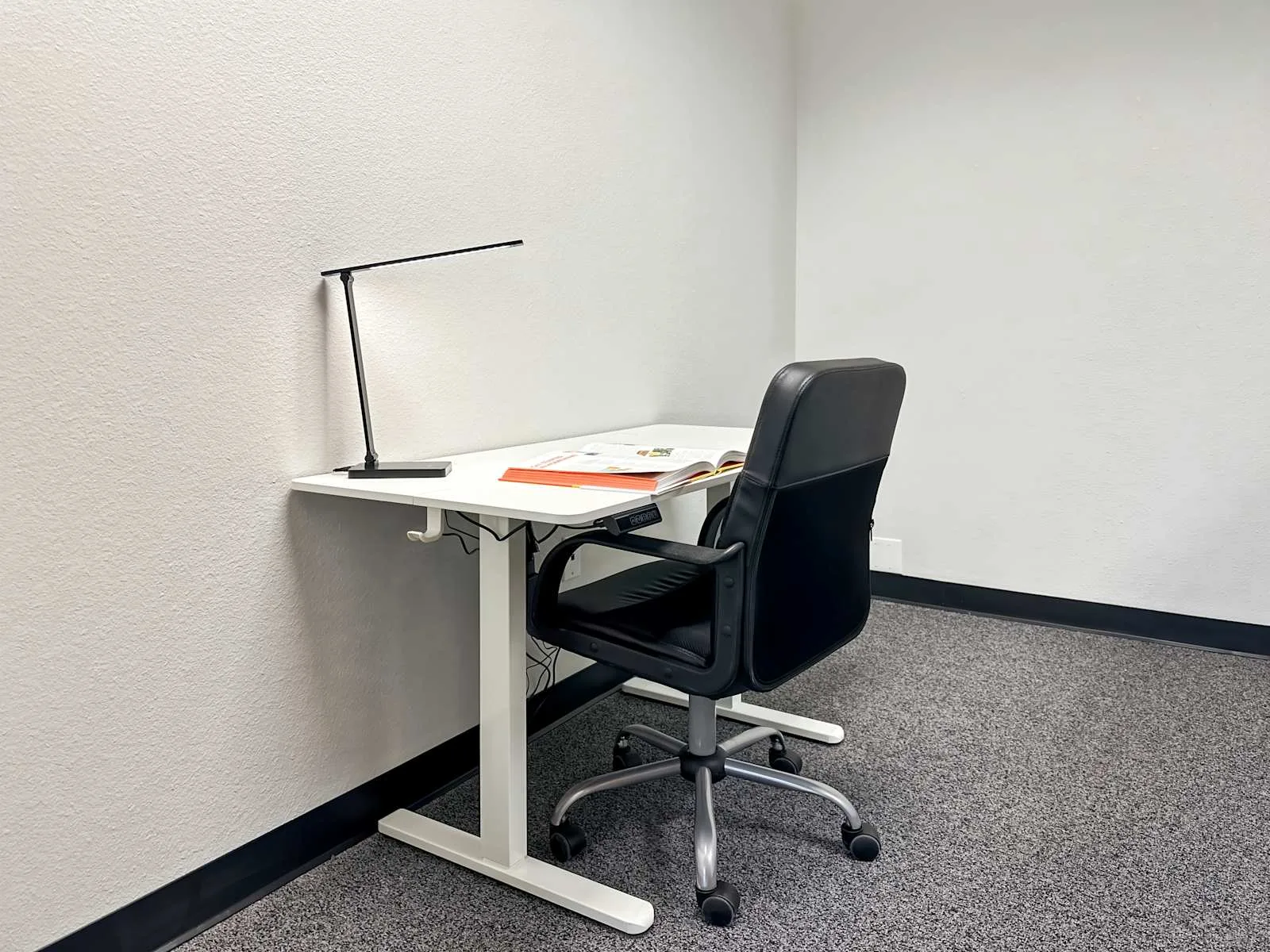 Regus CO, Colorado Springs - Corporate Dr, Private office, 1 desk, Colorado Springs, CO