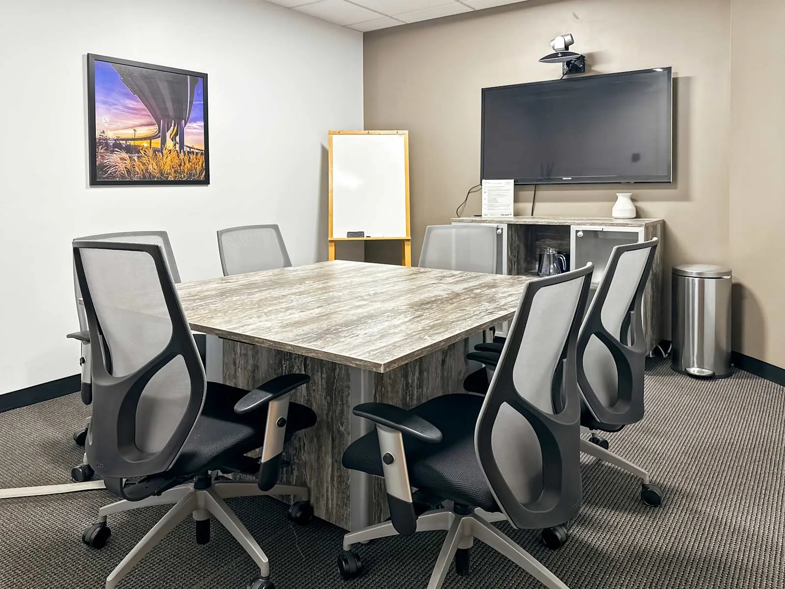 Regus CO, Colorado Springs - Downtown Alamo Corporate Center, Meeting room for 6 people, Colorado Springs, CO