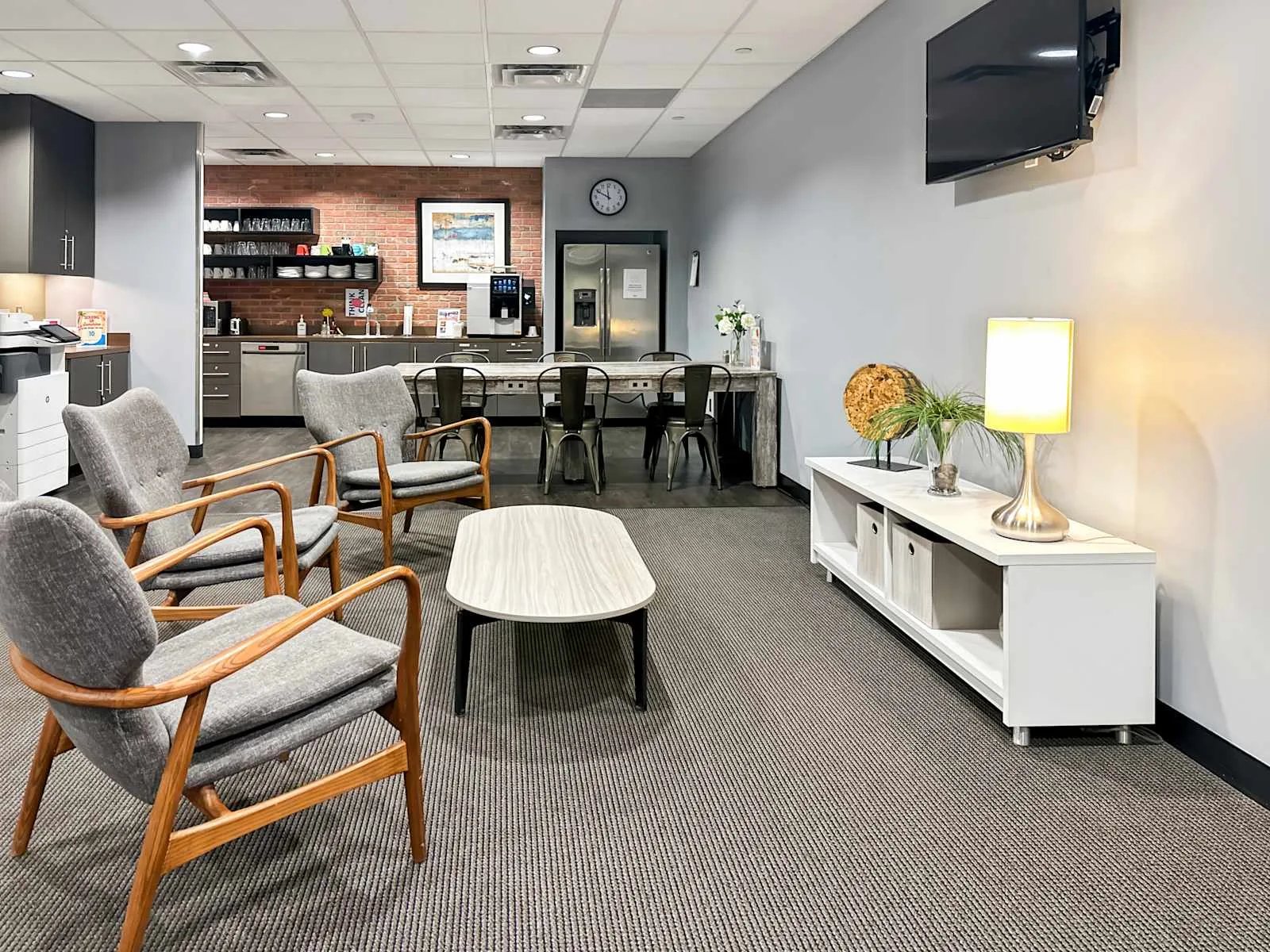 Regus CO, Colorado Springs - Downtown Alamo Corporate Center, Lounge, Colorado Springs, CO