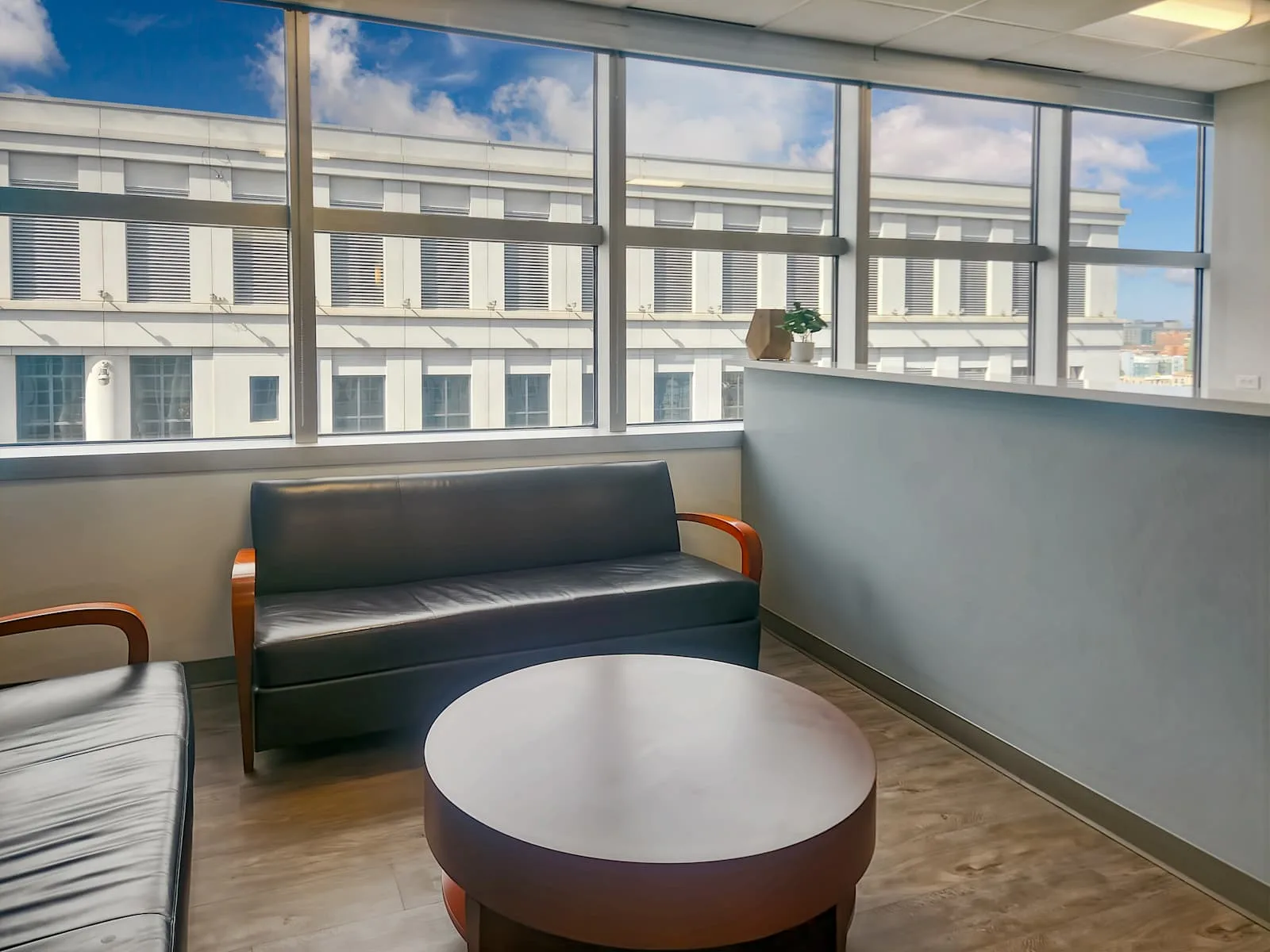 Regus CO, Denver - N Broadway, Lounge, Denver, CO