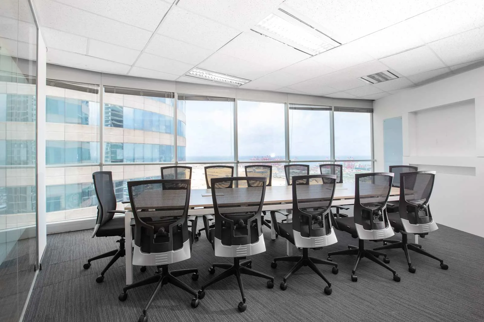 Regus COLOMBO, World Trade Centre - Fort, Meeting room for 12 people, Colombo