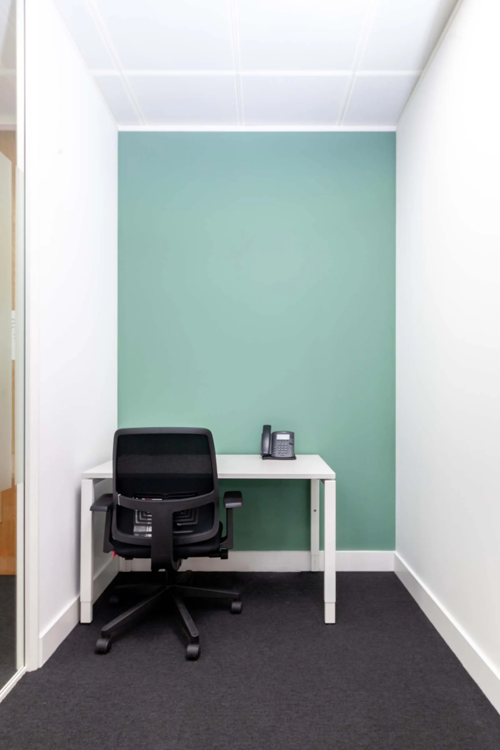 Regus CRAWLEY, Gatwick Airport Manor Royal, Private office, 1 desk, Crawley
