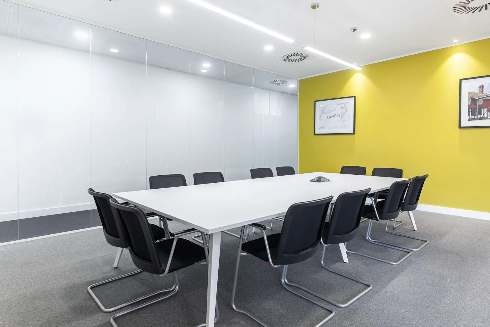 Regus CRAWLEY, Gatwick Airport Manor Royal, Meeting room for 12 people, Crawley