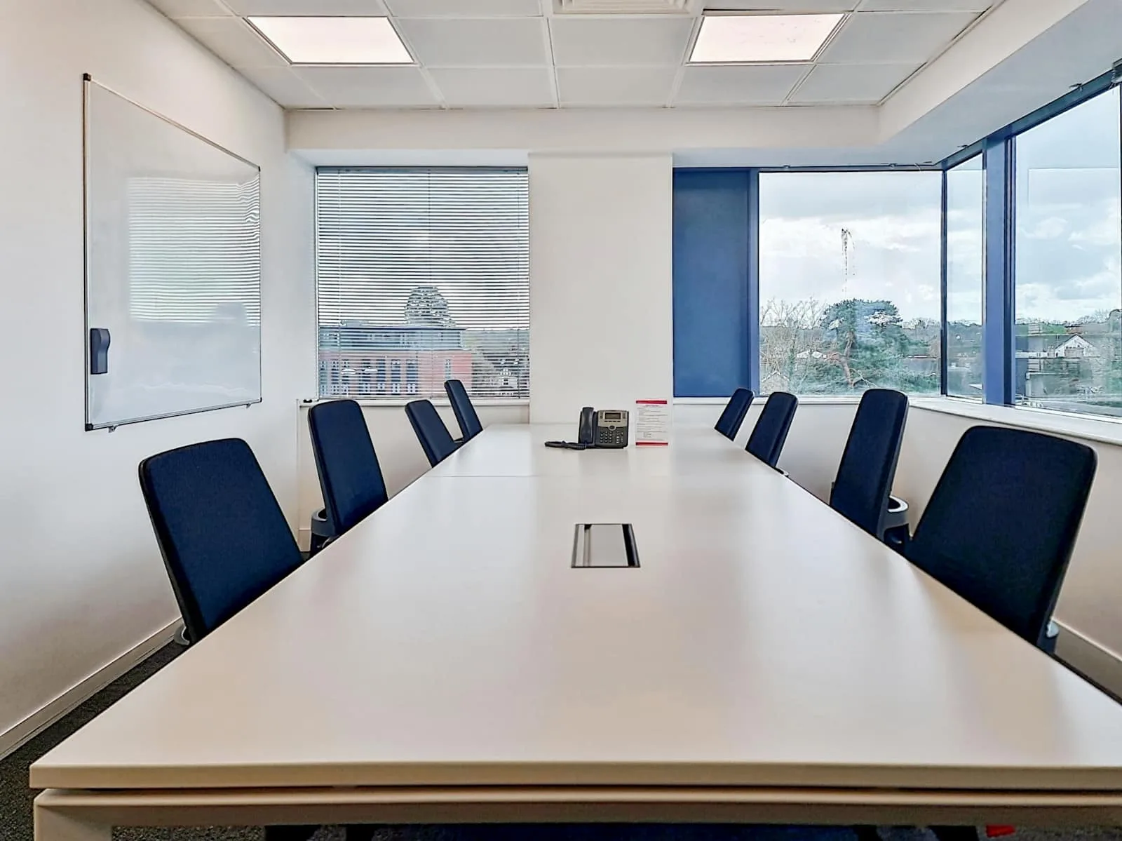 Regus CRAWLEY, Station Way - Pinnacle, Meeting room for 8 people, Crawley