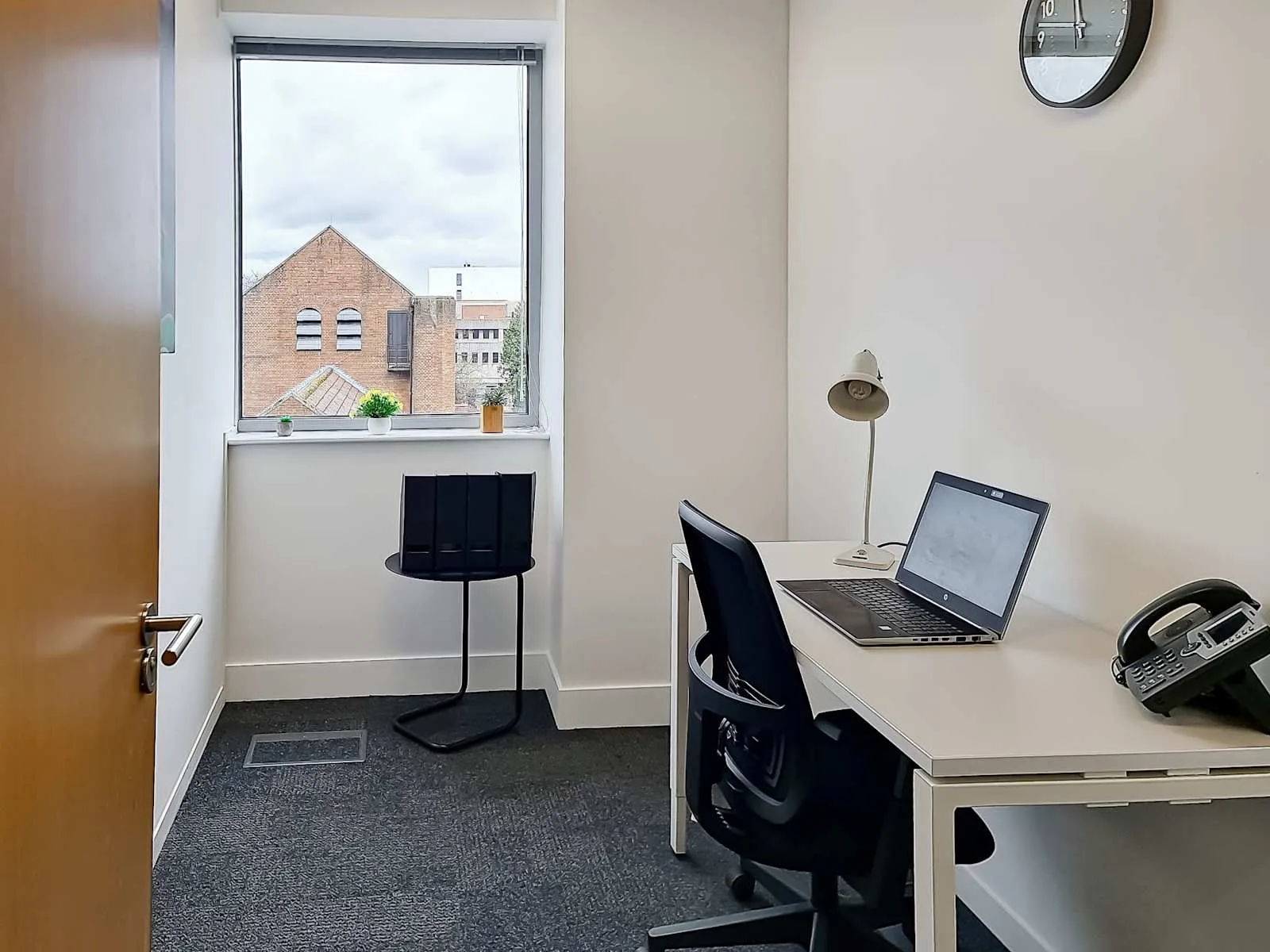 Regus CRAWLEY, Station Way - Pinnacle, Private office, 1 desk, Crawley
