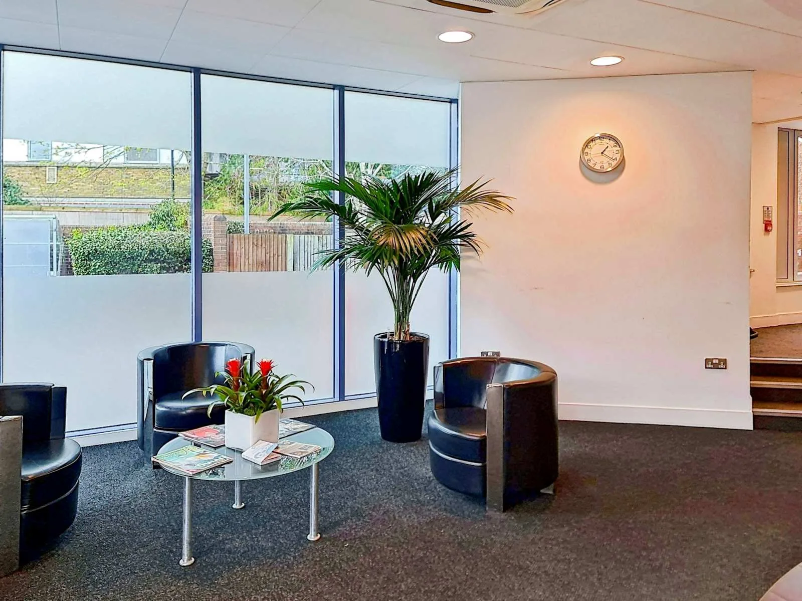 Regus CRAWLEY, Station Way - Pinnacle, Lounge, Crawley