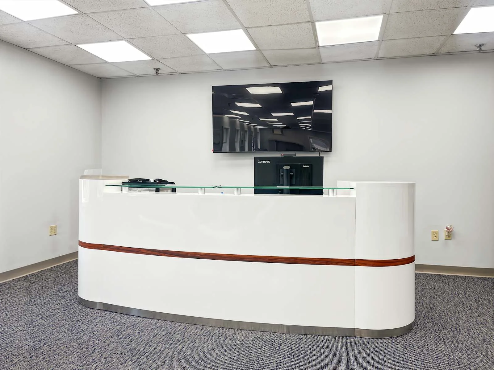 Regus CT, East Hartford - Tolland St, Reception, East Hartford, CT