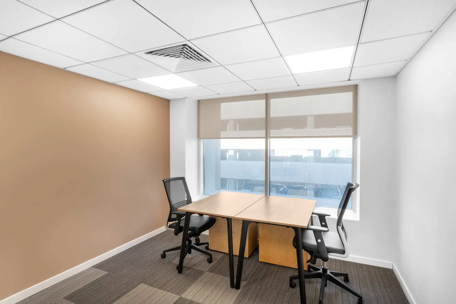 Regus DAMMAM, Novotel Business park، مكتب خاص بمحطتي عمل، الدمام