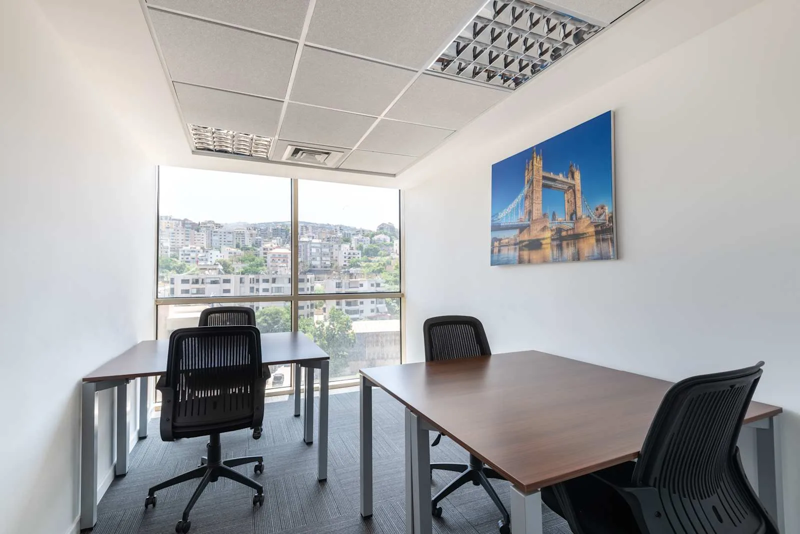 Regus DBAYEH, Le Mall، مكتب خاص بـ 4 محطات عمل، بيروت