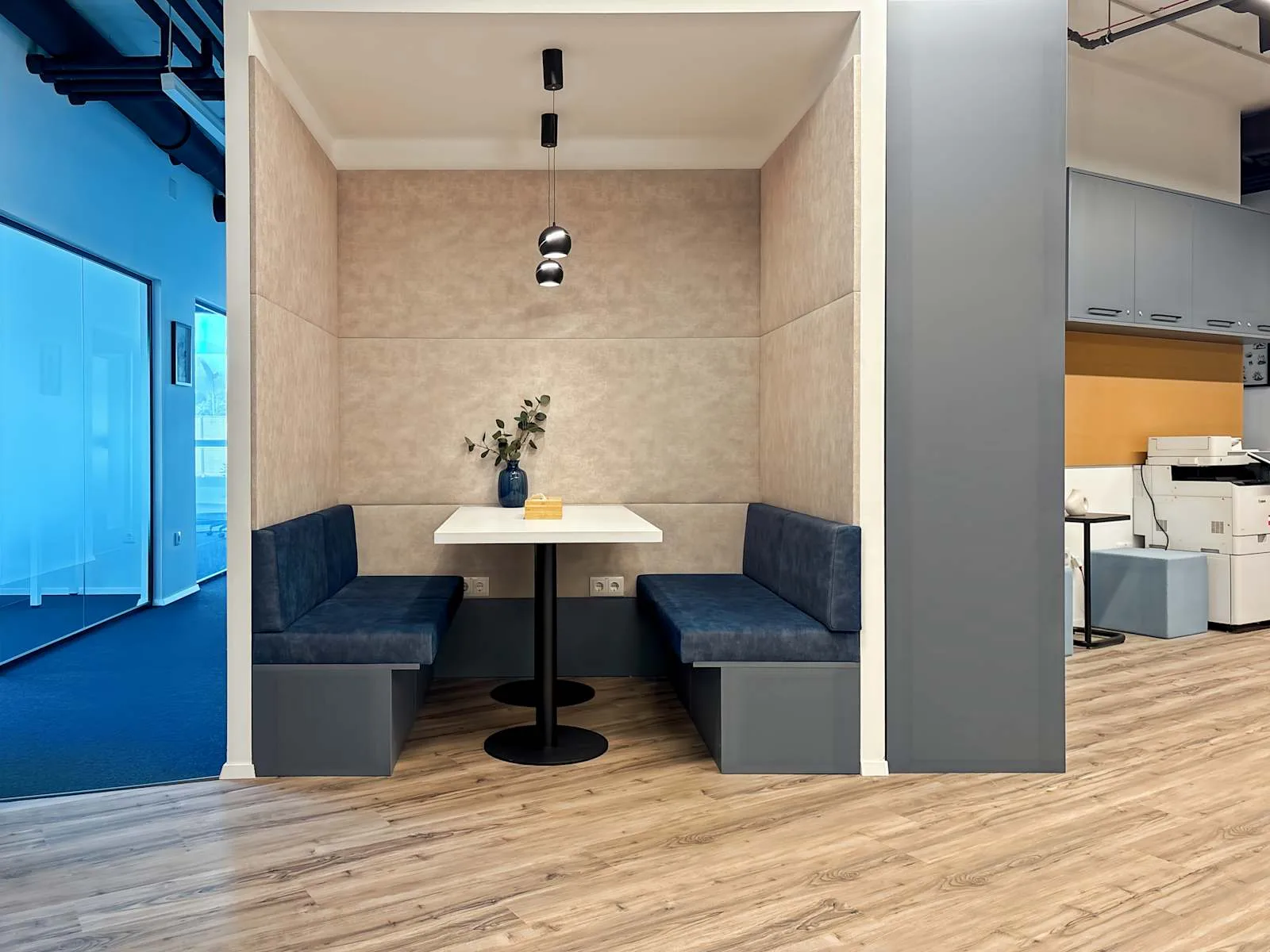 Regus Debrecen, Debrecen International Airport, Telefonfülke, Debrecen