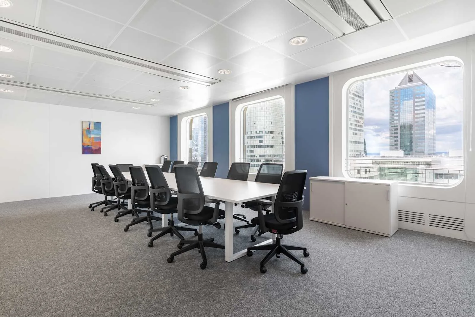 Regus LA DÉFENSE, Tour Ariane, Meeting room for 12 people, Puteaux