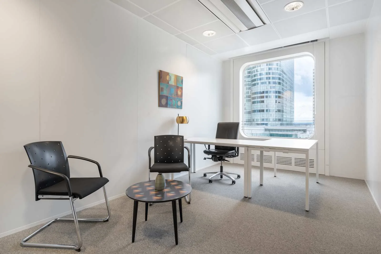 Regus LA DÉFENSE, Tour Ariane, Private office, 1 desk, Puteaux