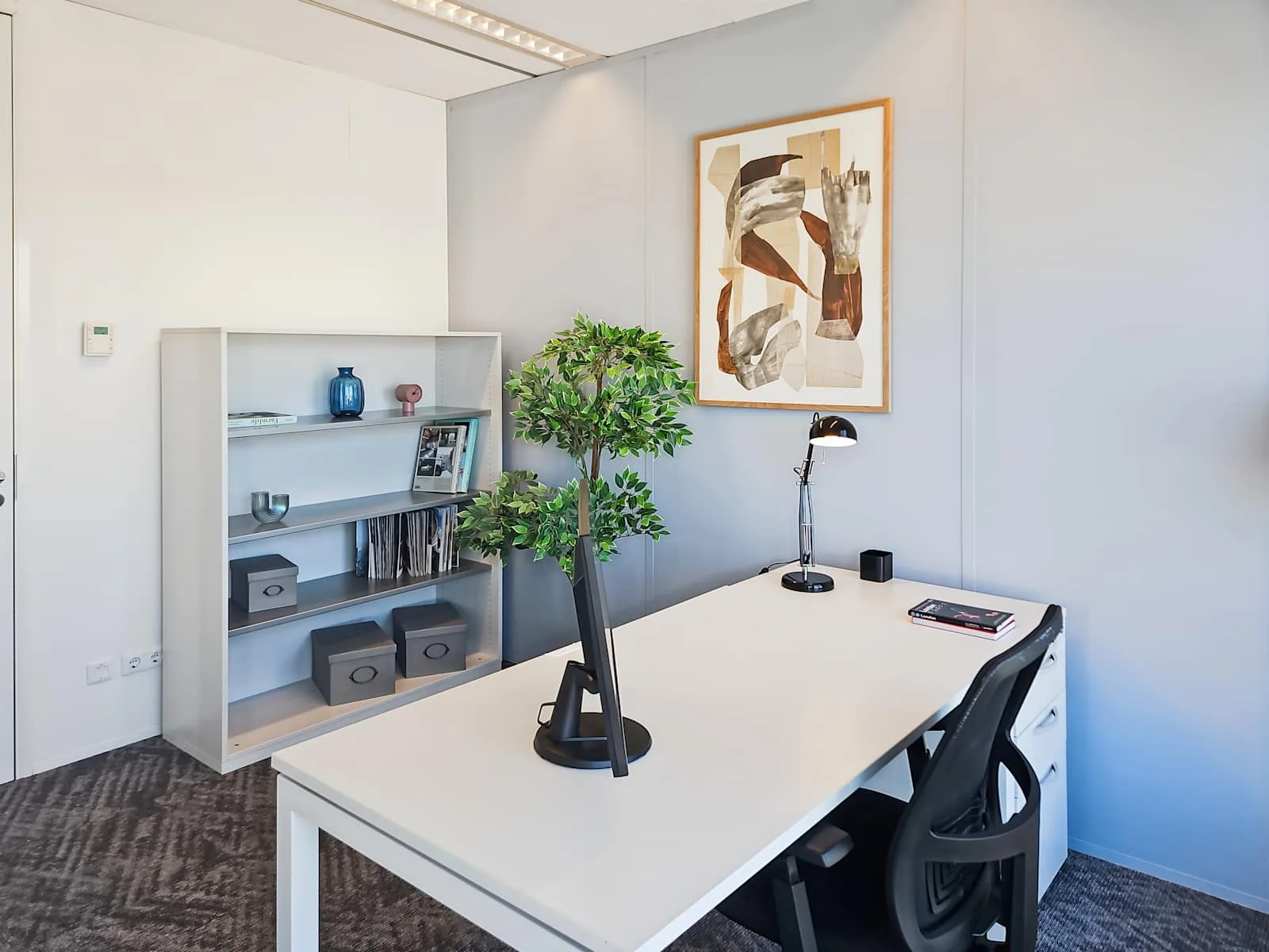 Regus Den Bosch, Stationsplein, Private office, 1 desk, Den Bosch