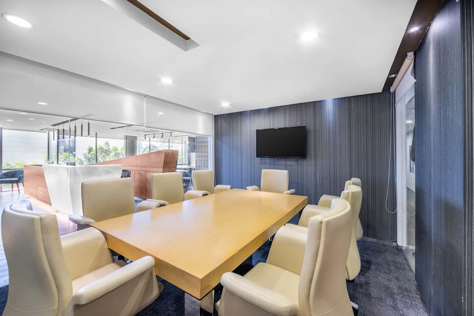 Regus DHAKA, Crystal Palace, Meeting room for 8 people, Dhaka