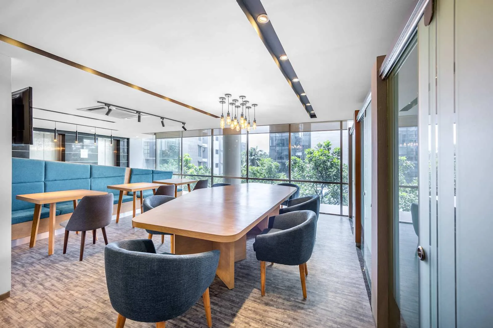 Regus DHAKA, Crystal Palace, Meeting room for 6 people, Dhaka