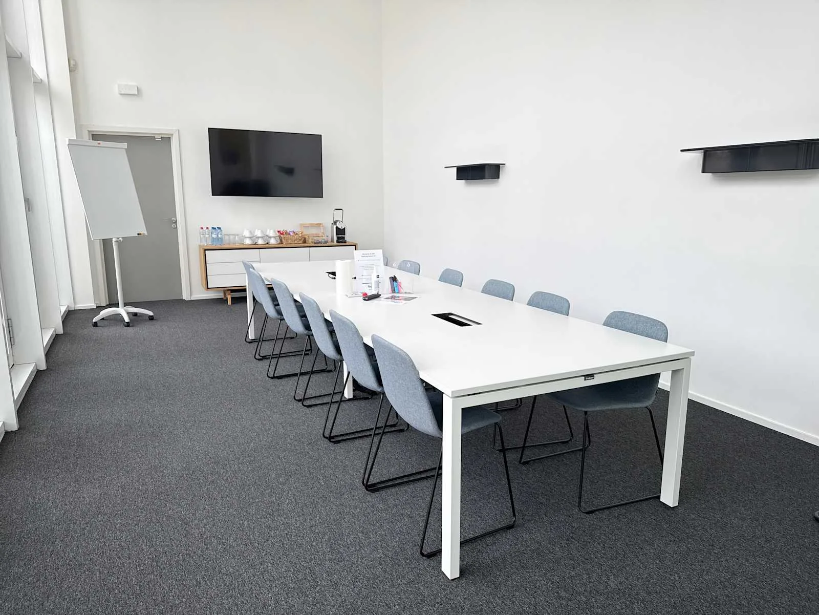 Regus Docks Bruxsel, Meeting room for 12 people, Brussels