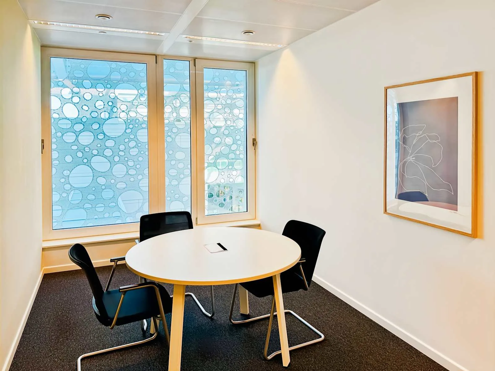 Regus Docks Bruxsel, Meeting room for 4 people, Brussels