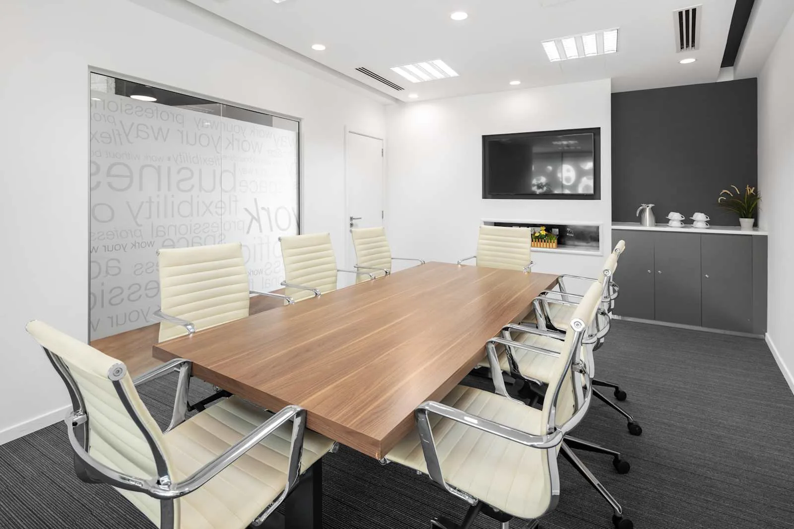 Regus DOHA, Al Ghanem Building, Meeting room for 8 people, Doha