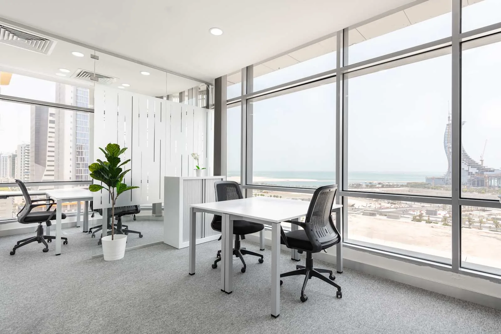 Regus DOHA, Lusail Twin Towers، مكتب خاص بـ 4 محطات عمل، لوسيل