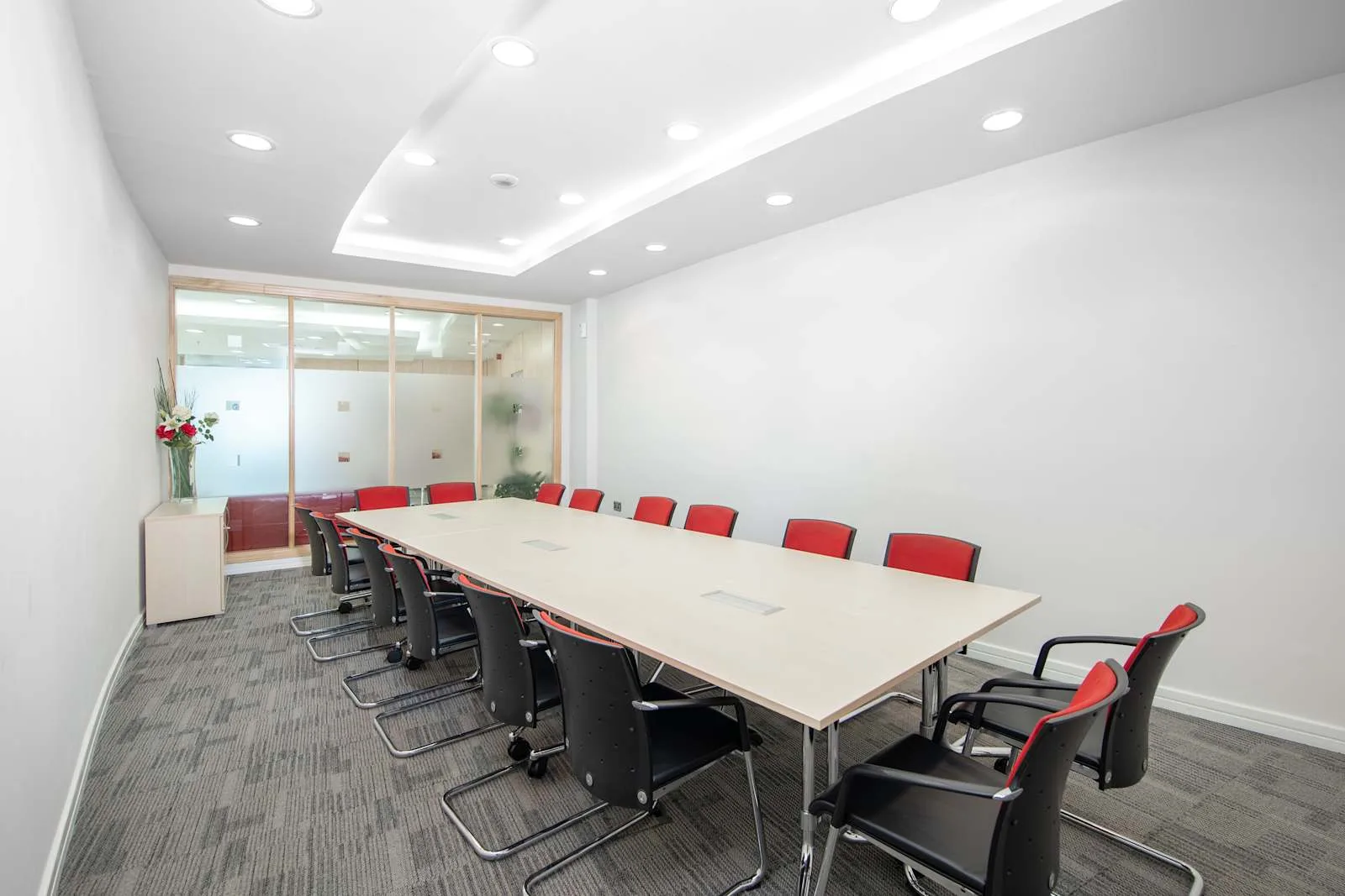Regus DOHA, West Bay، قاعة اجتماعات لـ 17 أشخاص، الدوحة