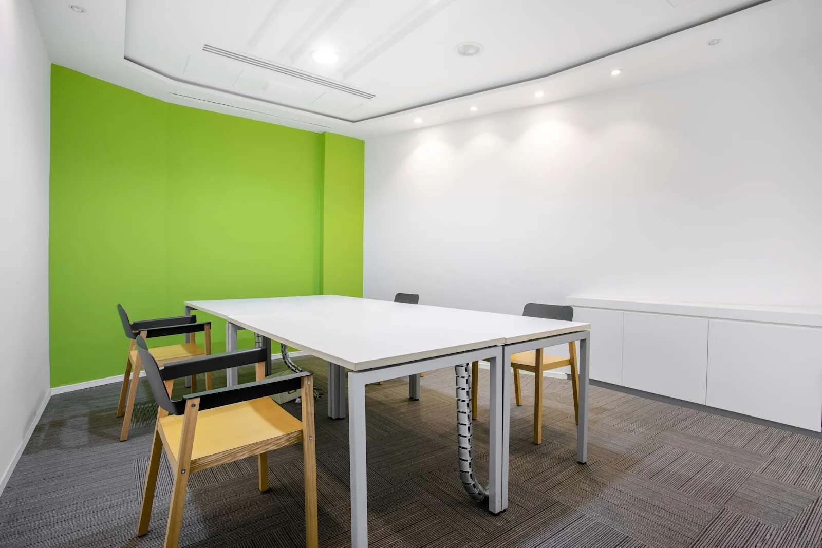 Regus DUBAI, The Greens, Meeting room for 4 people, Media City, Dubai,