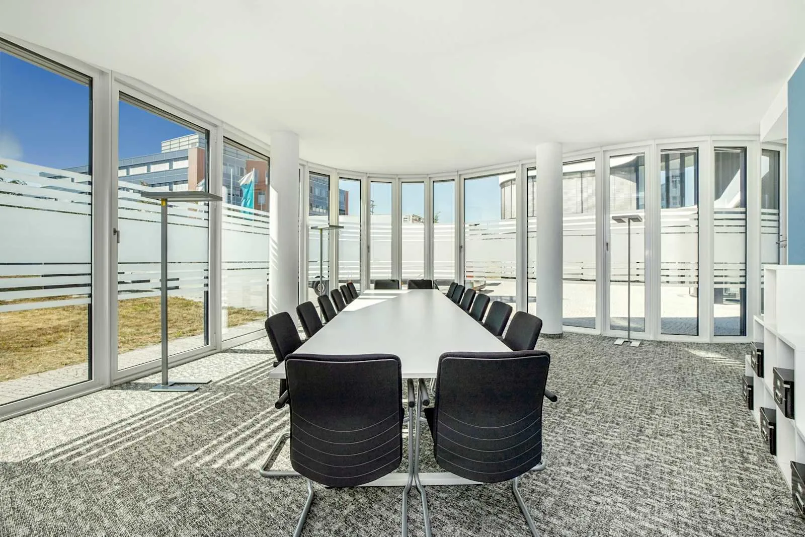 Regus DUSSELDORF, Airport City, Besprechungsraum für 18 Personen, Düsseldorf