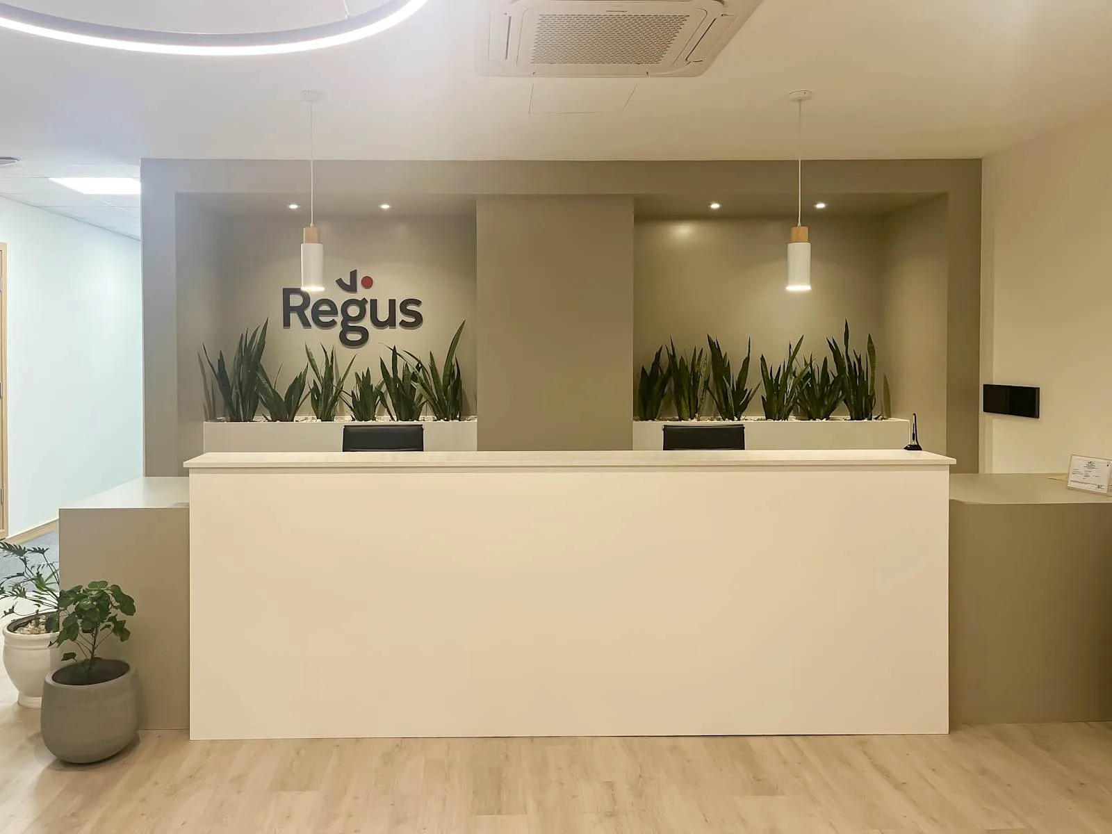 Regus Ebene, Nexsky Building, Réception, Ebene