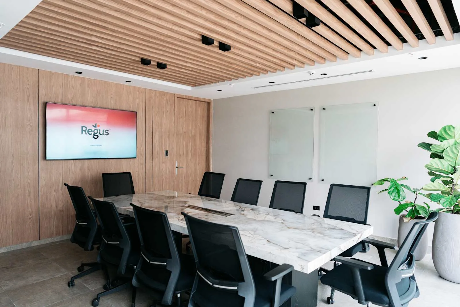 Regus ECUADOR, Guayaquil, Los Arcos Plaza, Sala de reuniones para 9 personas, Guayaquil