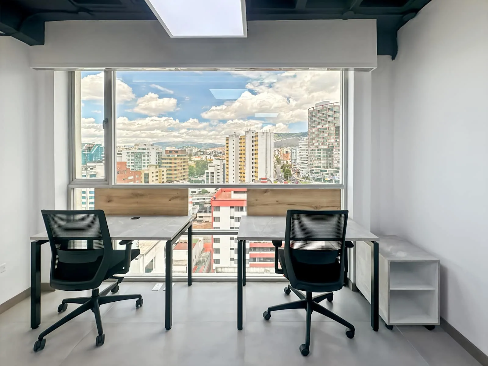 Regus ECUADOR, Quito, Edificio Carolina Millenium, Despacho privado con 2 puestos, Quito