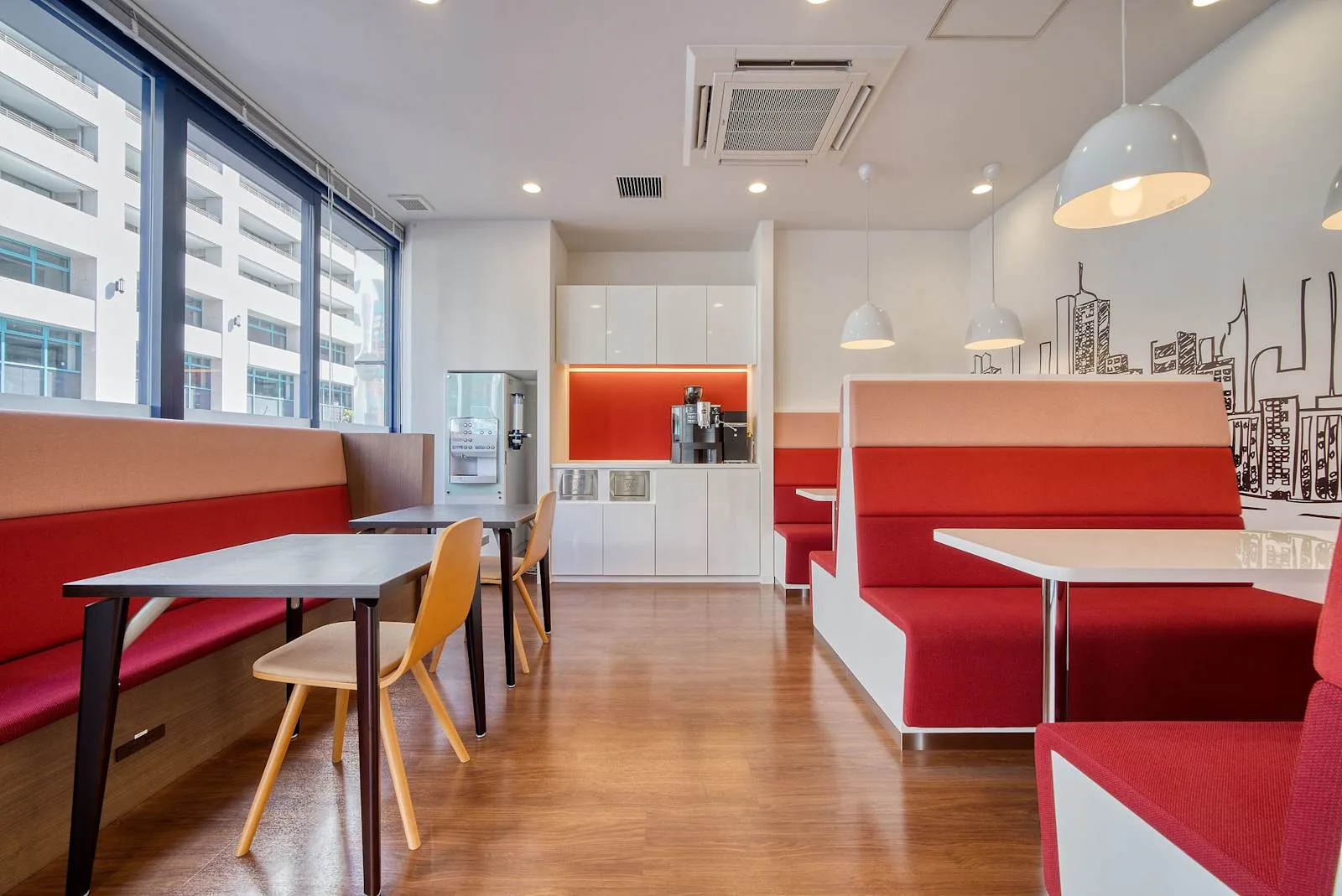 Regus EHIME, Matsuyamashiekimae、カフェテリア、Ehime