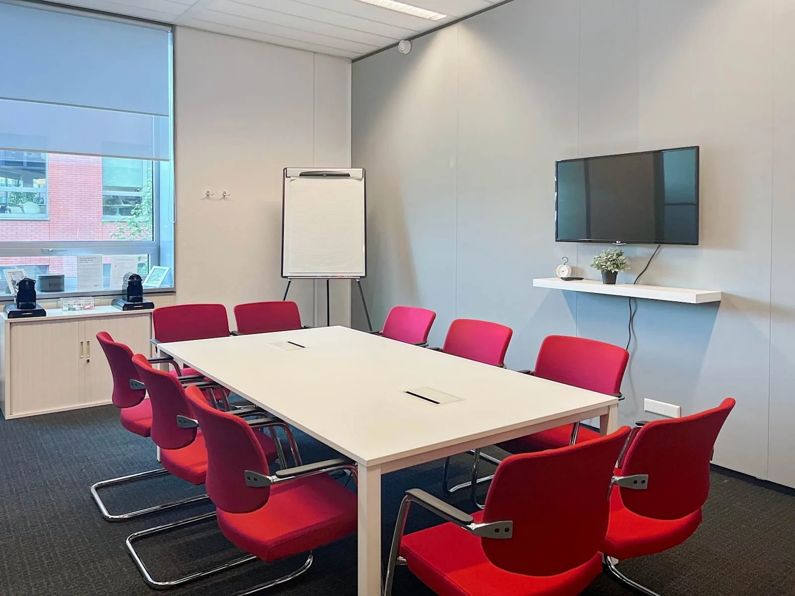 Regus EINDHOVEN, Flight Forum, Meeting room for 10 people, Eindhoven