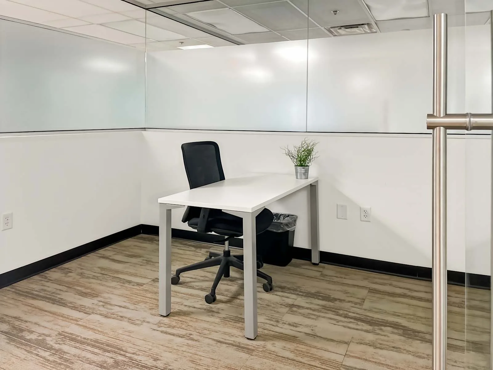 Regus FL, DeLand - Industrial Dr, Private office, 1 desk, Deland, FL