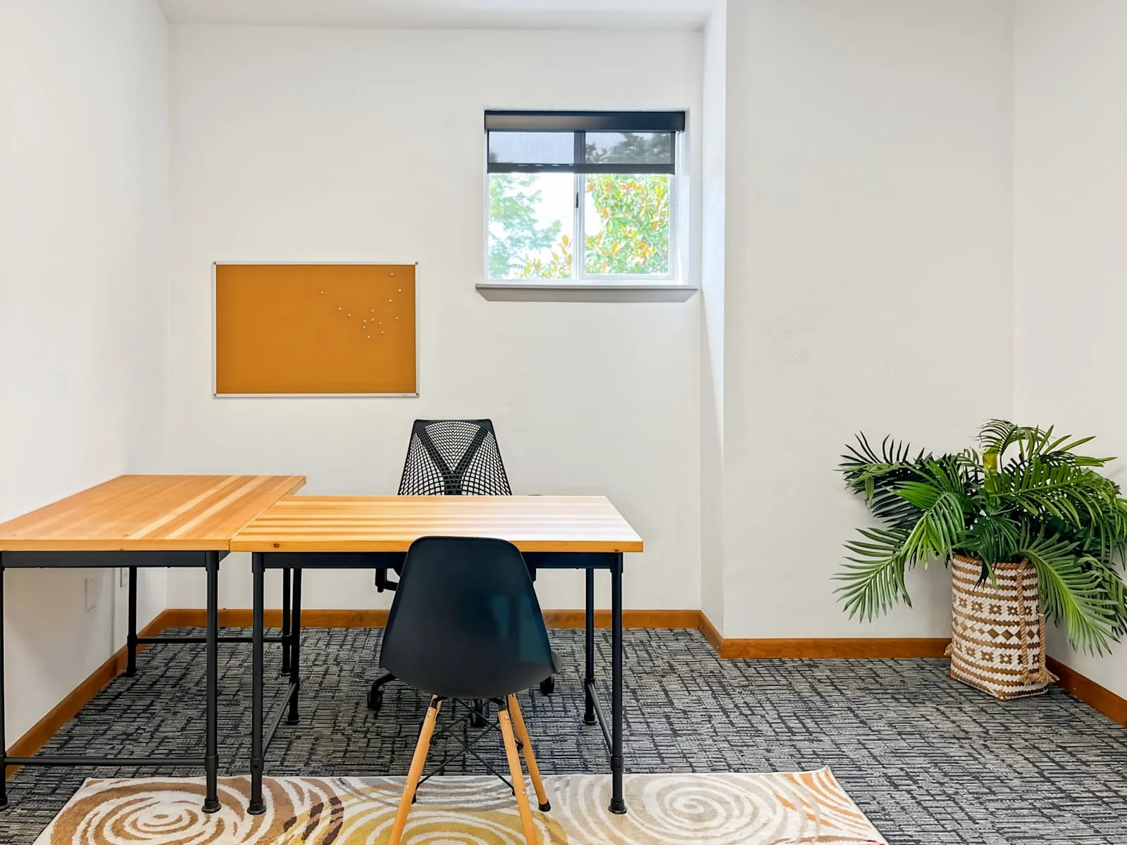 Regus FL, Gainesville - Main St, Private office, 1 desk, Gainesville, FL