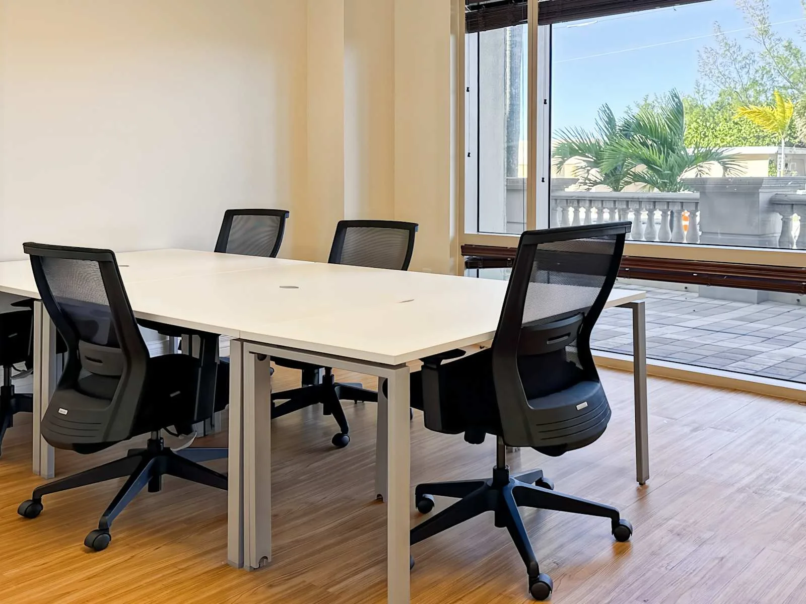 Regus FL, Hollywood - North Ocean Dr, Meeting room for 6 people, Hollywood, FL