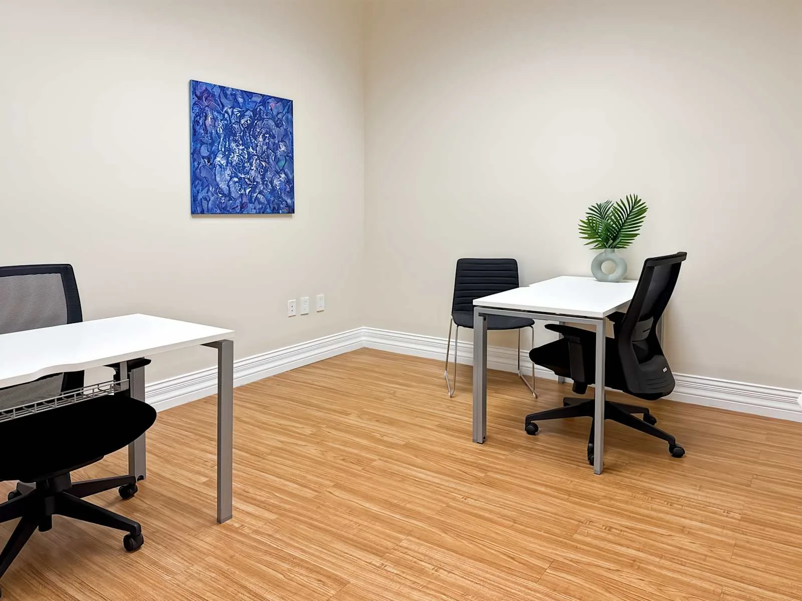 Regus FL, Hollywood - North Ocean Dr, Private office, 2 desks, Hollywood, FL