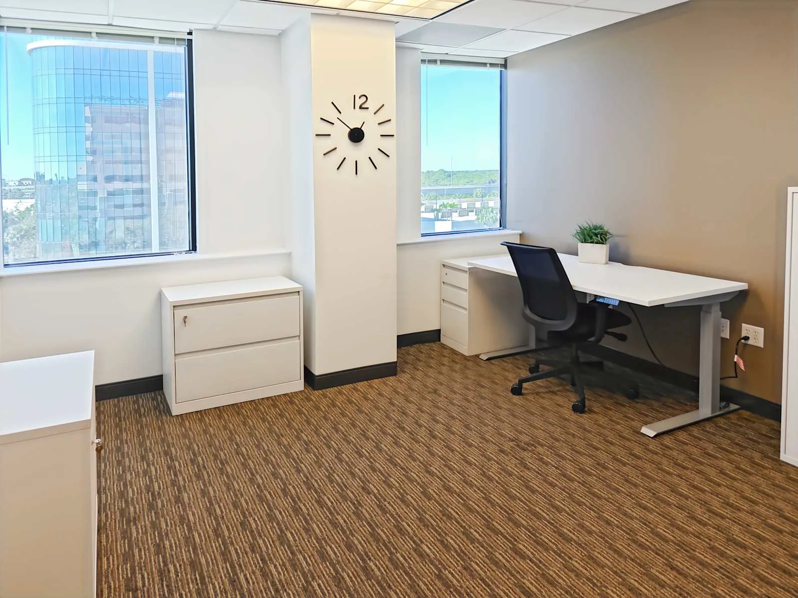Regus FL, Palm Beach Gardens – Financial District, Private office, 1 desk, Palm Beach Gardens, FL