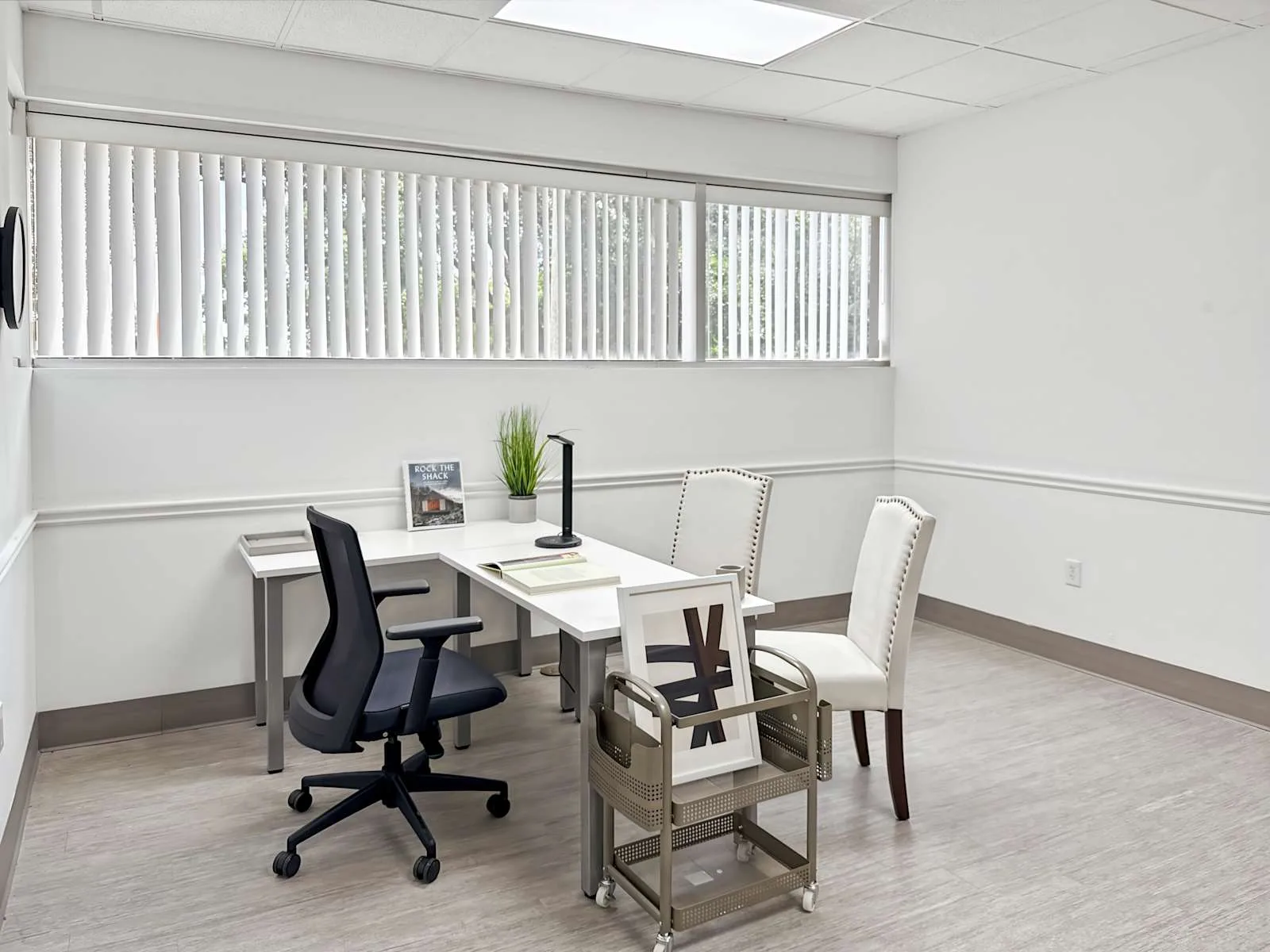 Regus FL, Pensacola – 545 Brent Lane, Private office, 1 desk, Pensacola, FL