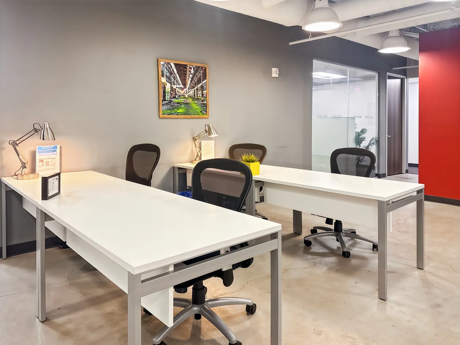 Regus FL, St. Petersburg - First Central Tower, Private office, 4 desks, St. Petersburg, FL
