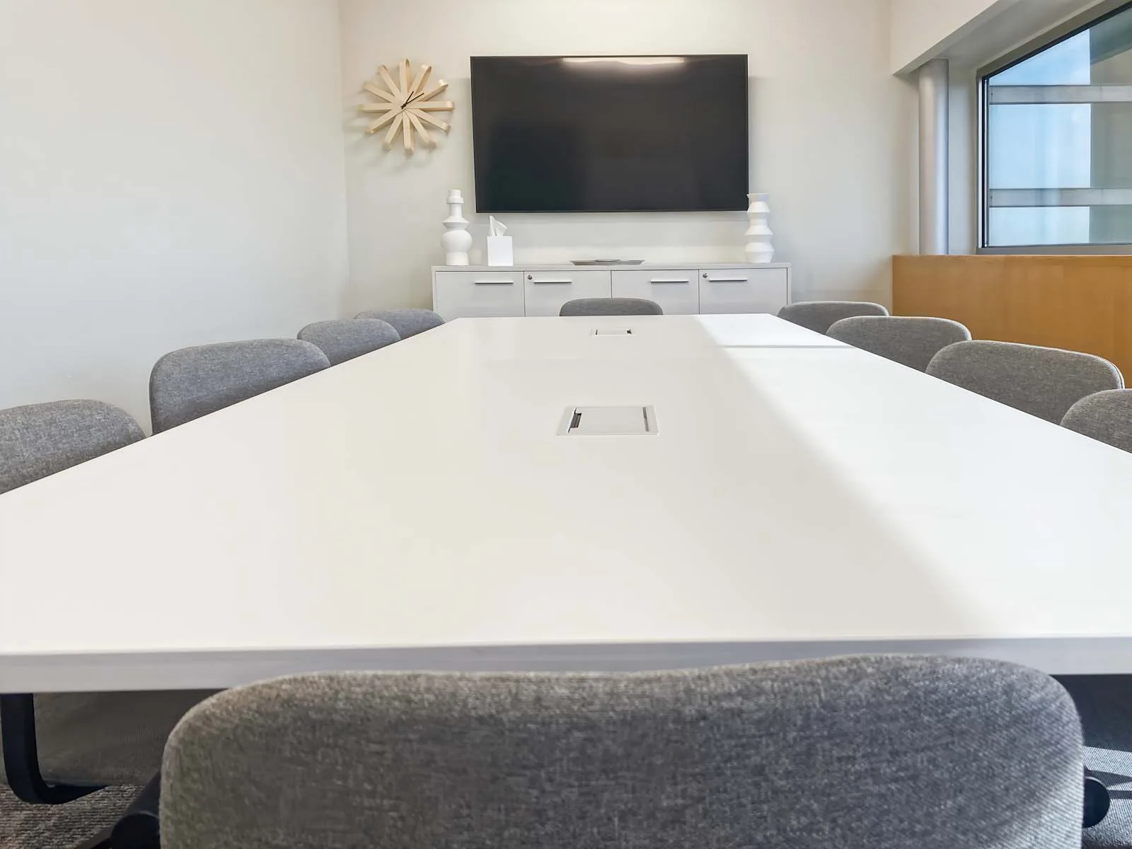 Regus IN, Fort Wayne - Indiana Michigan Power Building, Meeting room for 12 people, Fort Wayne, IN