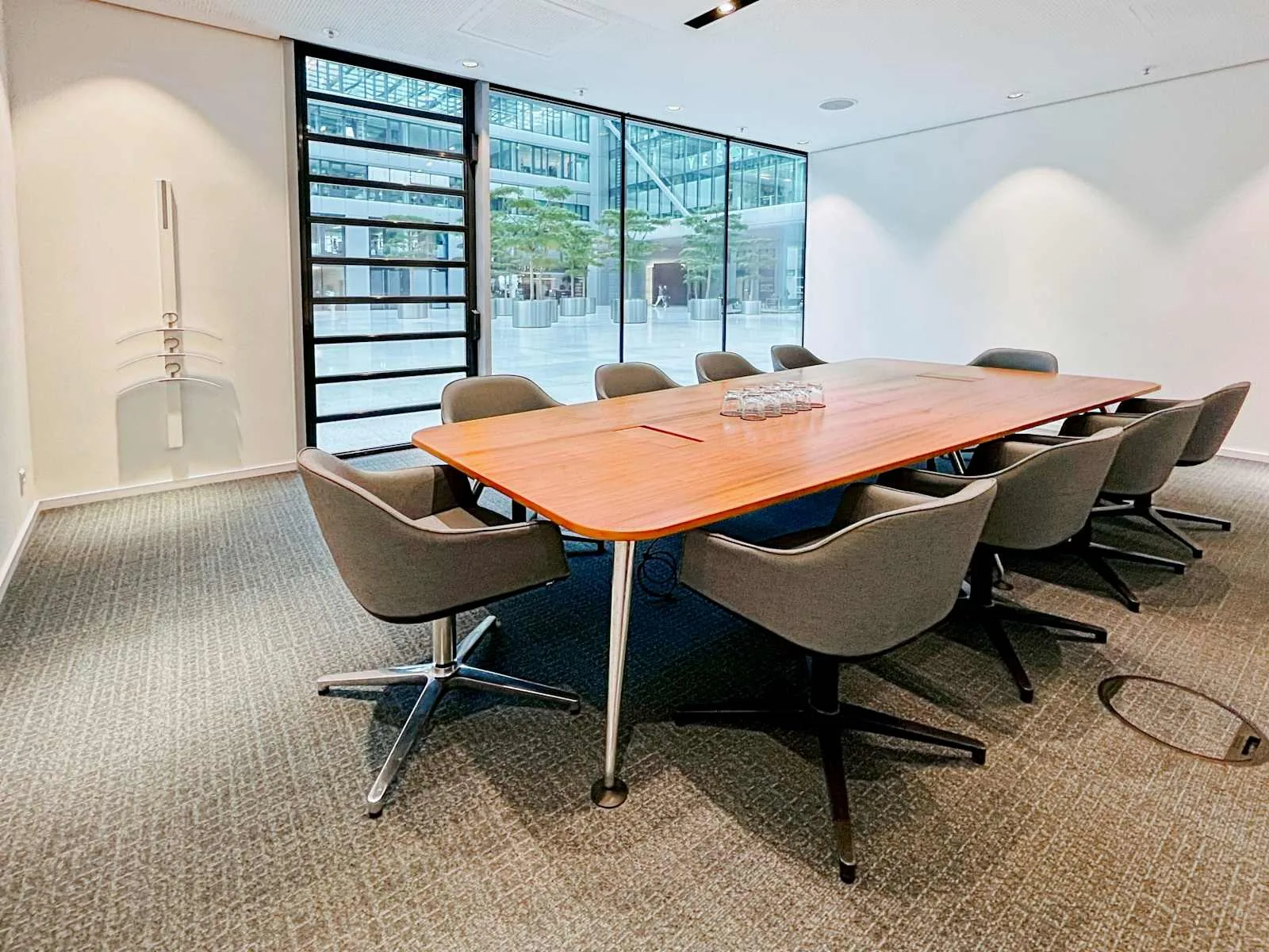 Regus FRANKFURT, THE SQUAIRE Business Center, Meeting room for 10 people, Frankfurt am Main