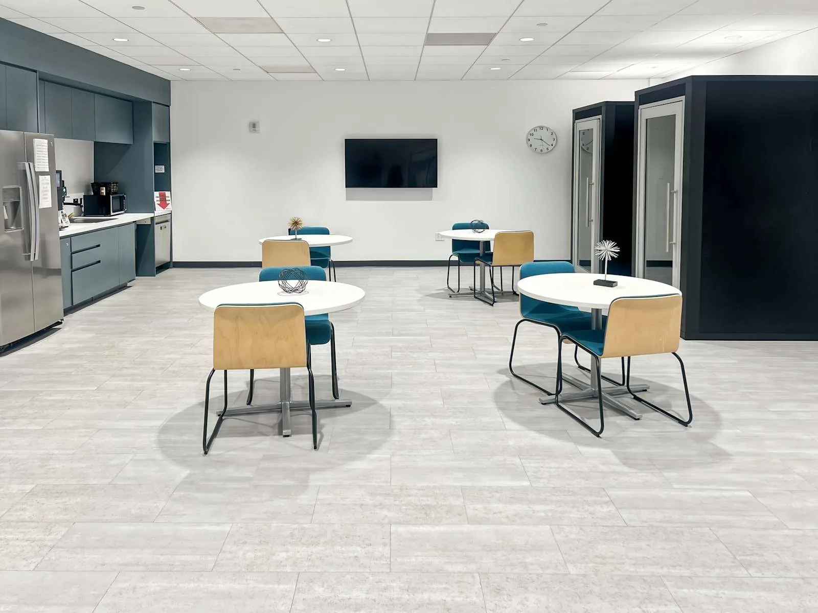 Regus GA, Atlanta - 191 Peachtree Street, Cafeteria, Atlanta, GA