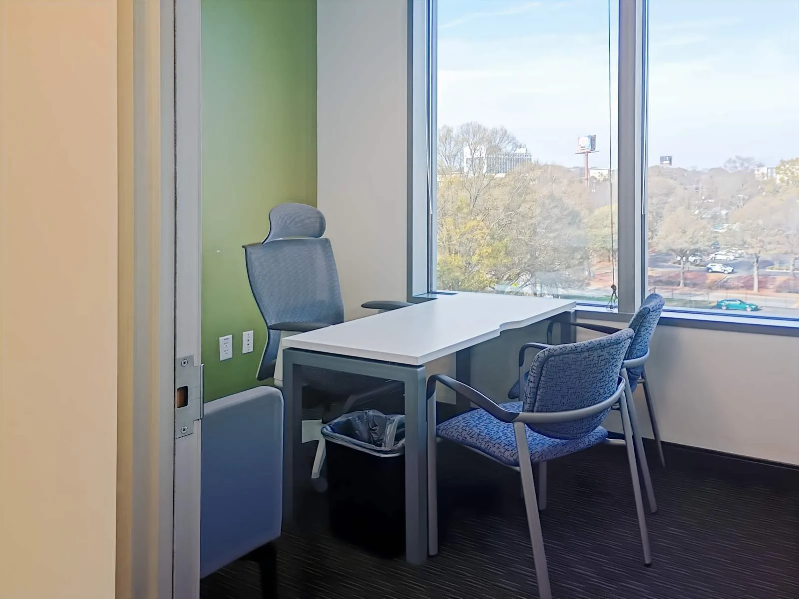 Regus GA, Atlanta - One Hartsfield, Private office, 1 desk, College Park, GA