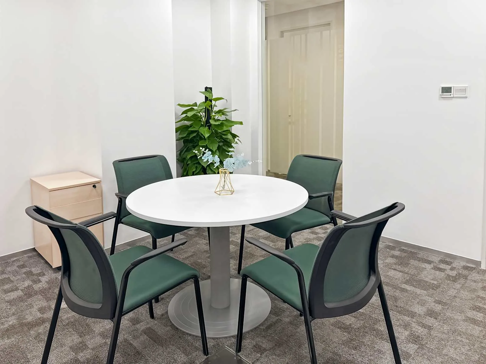 Regus GUANGZHOU, China International Centre, Meeting room for 4 people, Guangzhou